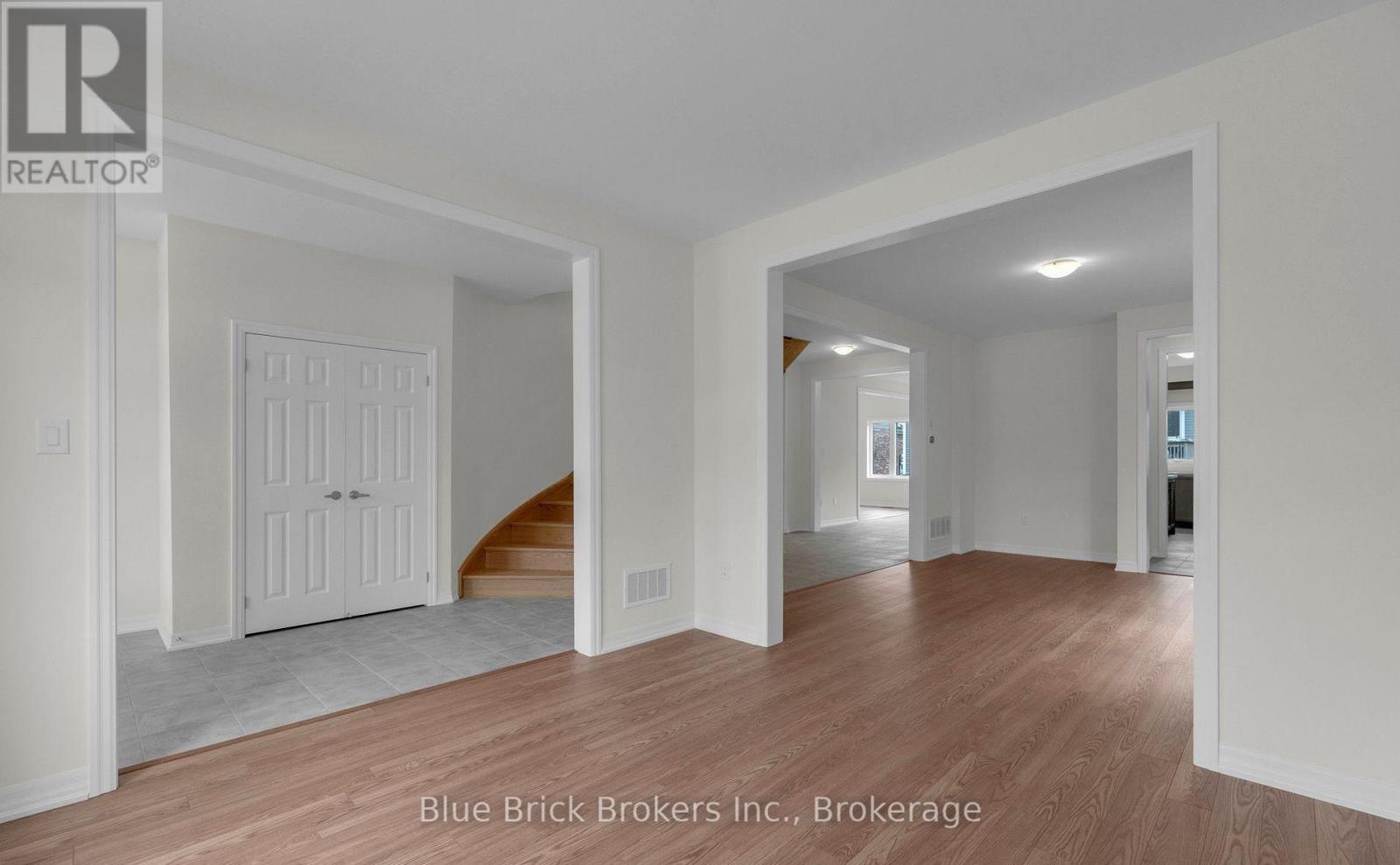 238 Warden Street, Clearview, Ontario  L0M 1S0 - Photo 3 - S12534976