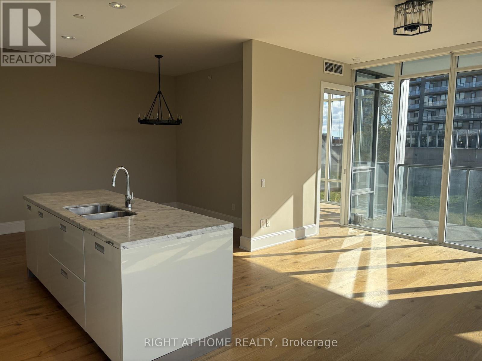 205 - 88 Park Lawn Road, Toronto, Ontario  M8Y 0B5 - Photo 7 - W12534932