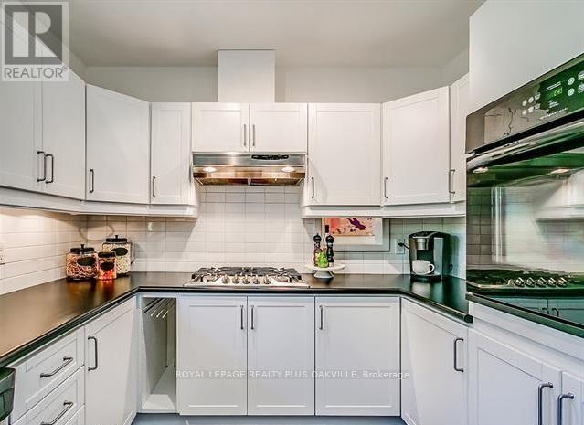 186 Tweedsdale Crescent, Oakville, Ontario  L6L 4P7 - Photo 19 - W12534944