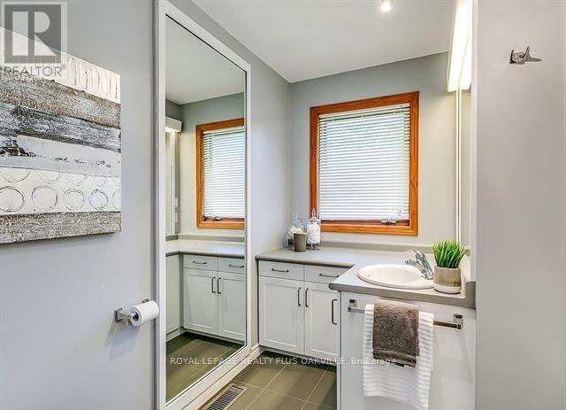 186 Tweedsdale Crescent, Oakville, Ontario  L6L 4P7 - Photo 25 - W12534944