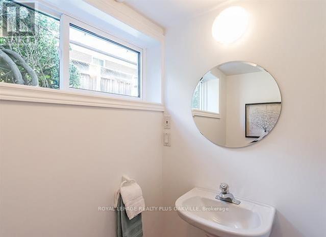 186 Tweedsdale Crescent, Oakville, Ontario  L6L 4P7 - Photo 33 - W12534944