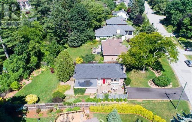 186 Tweedsdale Crescent, Oakville, Ontario  L6L 4P7 - Photo 4 - W12534944