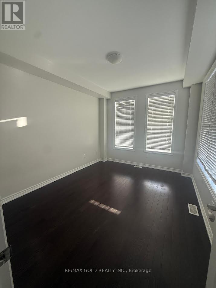 327 Remembrance Road, Brampton, Ontario  L7A 4X7 - Photo 13 - W12534954