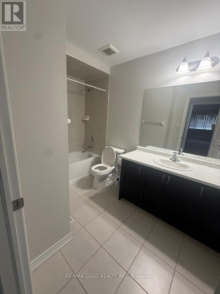 327 Remembrance Road, Brampton, Ontario  L7A 4X7 - Photo 15 - W12534954