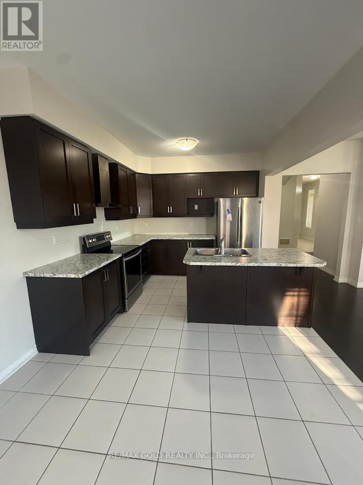 327 Remembrance Road, Brampton, Ontario  L7A 4X7 - Photo 4 - W12534954