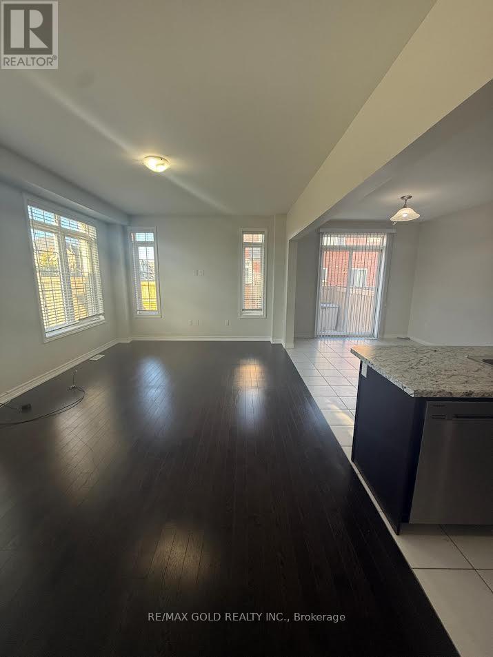 327 Remembrance Road, Brampton, Ontario  L7A 4X7 - Photo 5 - W12534954