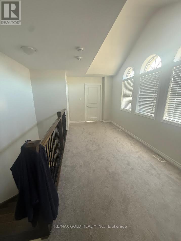 327 Remembrance Road, Brampton, Ontario  L7A 4X7 - Photo 6 - W12534954