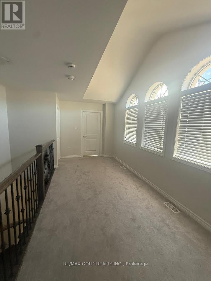 327 Remembrance Road, Brampton, Ontario  L7A 4X7 - Photo 7 - W12534954