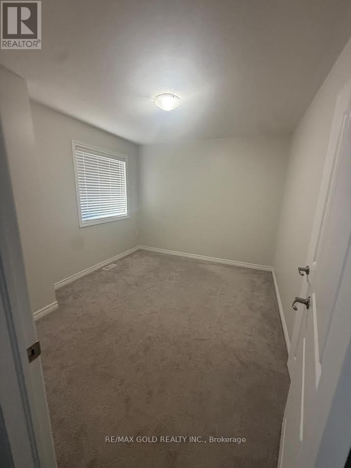 327 Remembrance Road, Brampton, Ontario  L7A 4X7 - Photo 8 - W12534954