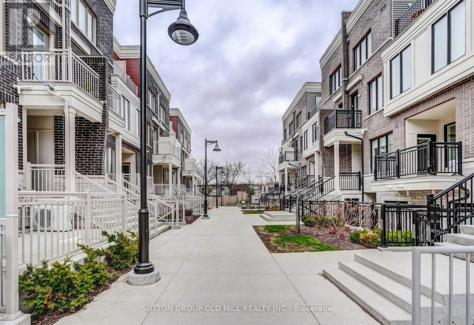 34 - 100 LONG BRANCH AVENUE, Toronto, Ontario