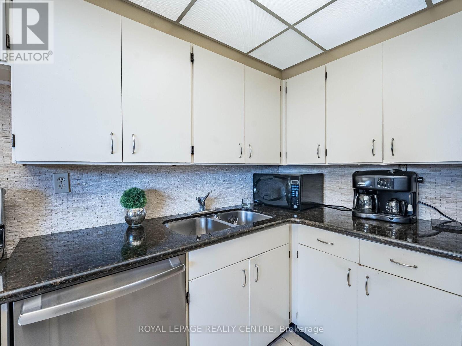 1604 - 3590 Kaneff Crescent W, Mississauga, Ontario  L5A 3X3 - Photo 17 - W12535000