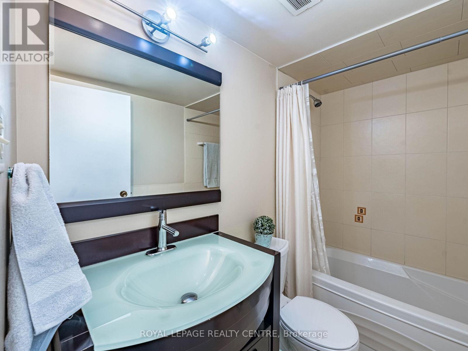 1604 - 3590 Kaneff Crescent W, Mississauga, Ontario  L5A 3X3 - Photo 29 - W12535000