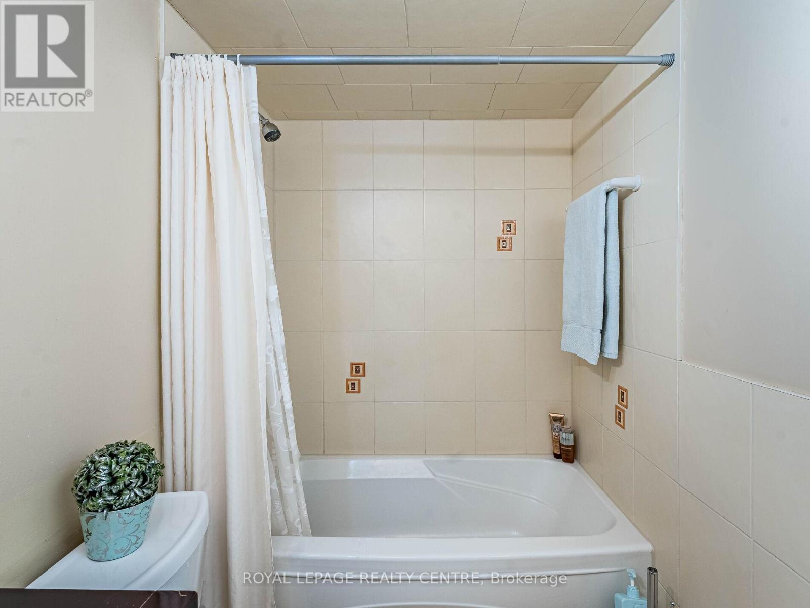 1604 - 3590 Kaneff Crescent W, Mississauga, Ontario  L5A 3X3 - Photo 30 - W12535000