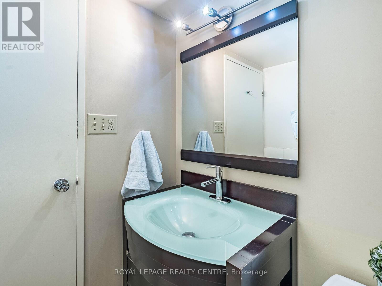 1604 - 3590 Kaneff Crescent W, Mississauga, Ontario  L5A 3X3 - Photo 31 - W12535000