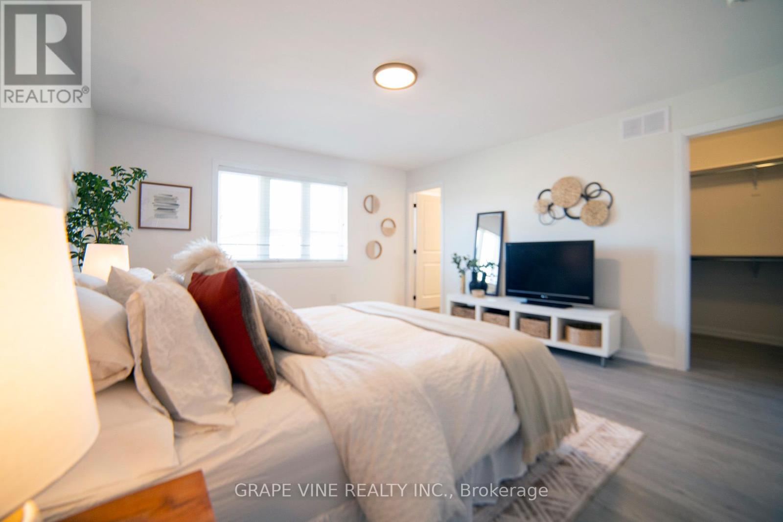 2057 Caltra Crescent, Ottawa, Ontario  K2J 6V4 - Photo 29 - X12450433