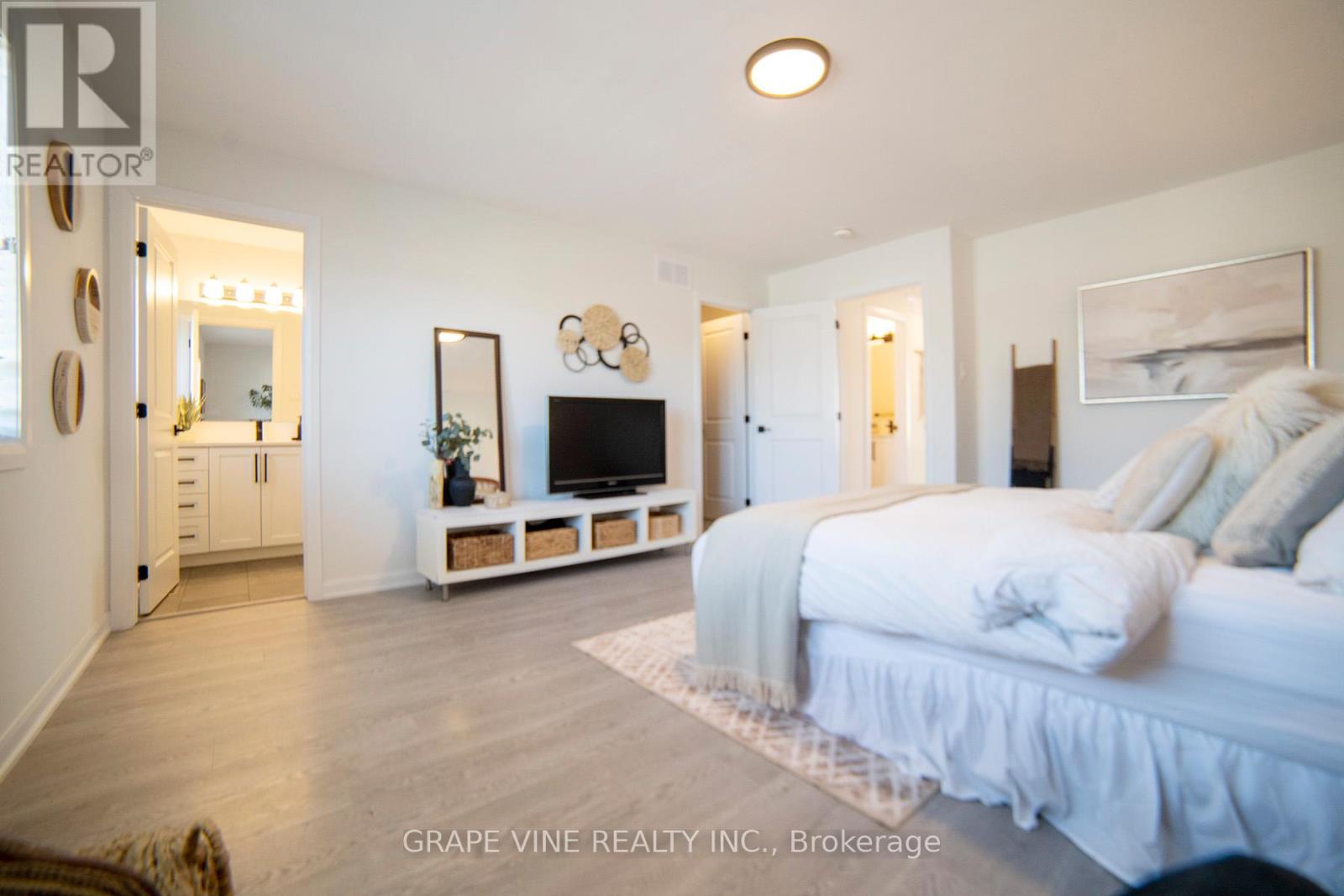 2057 Caltra Crescent, Ottawa, Ontario  K2J 6V4 - Photo 30 - X12450433