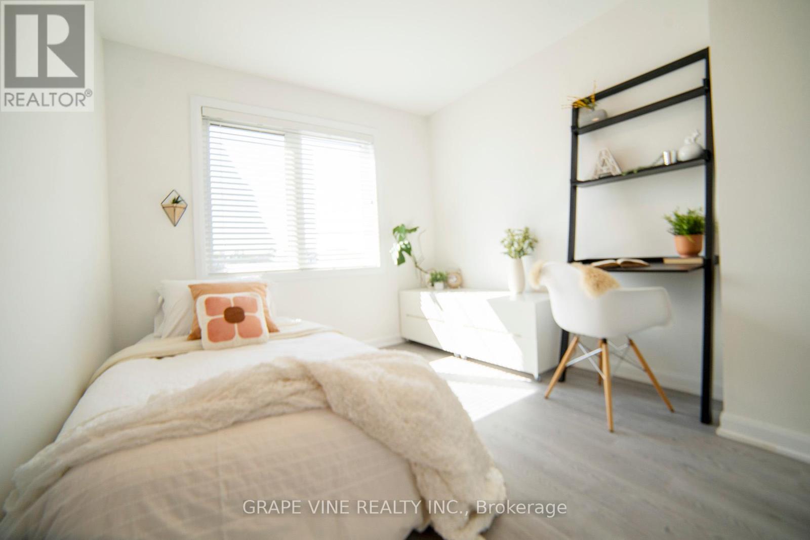 2057 Caltra Crescent, Ottawa, Ontario  K2J 6V4 - Photo 38 - X12450433