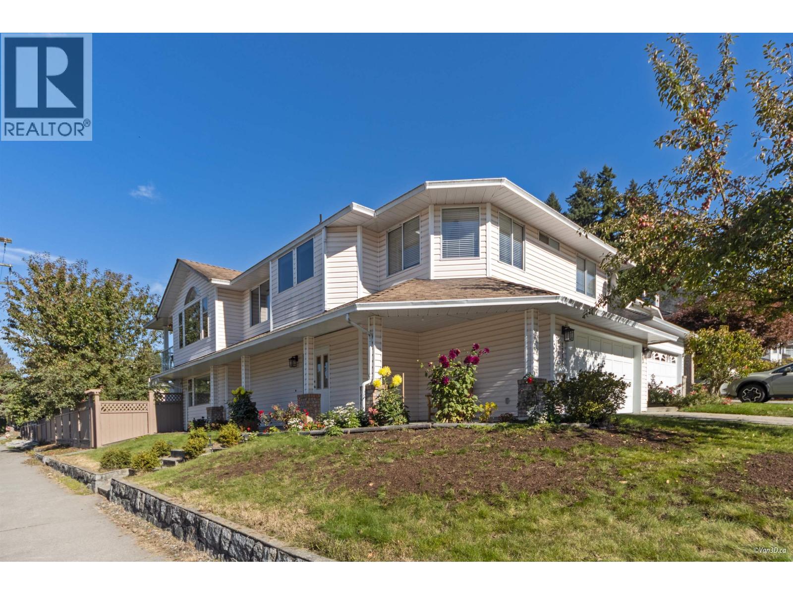 2287 Stafford Avenue, Port Coquitlam, British Columbia  V3C 4X5 - Photo 2 - R3059891