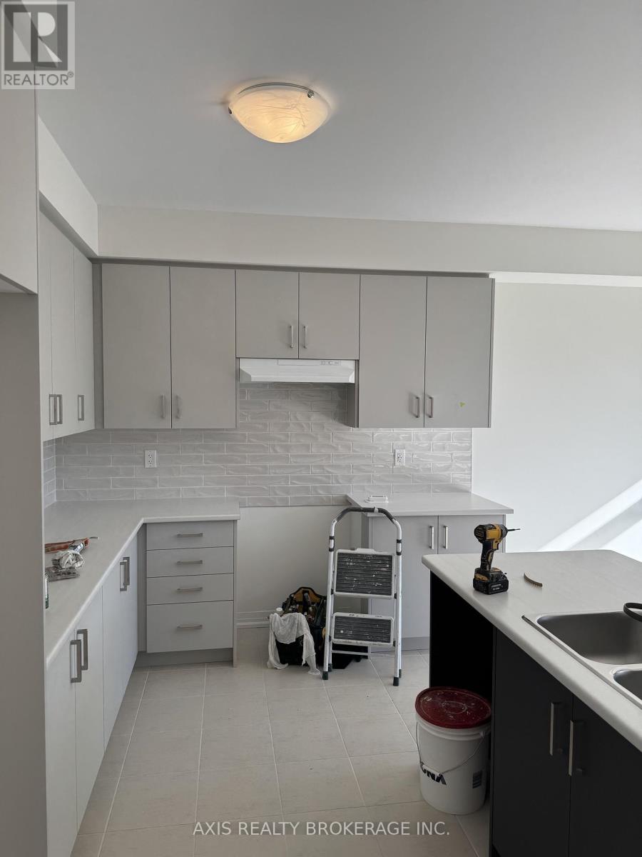 19 Cresthaven Heights, Thorold, Ontario  L2V 0N9 - Photo 4 - X12534990