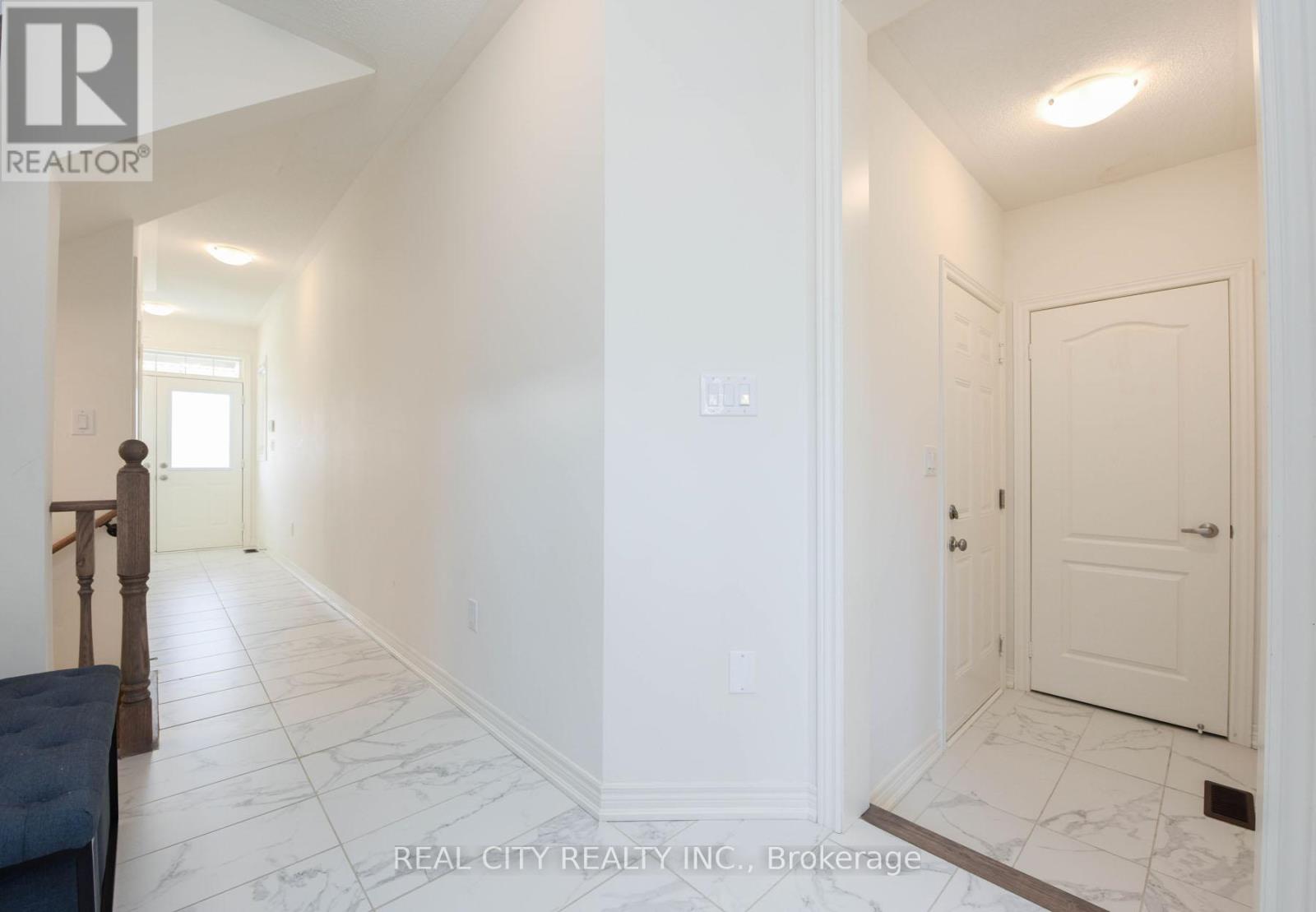 38 Silver Meadow Gardens, Hamilton, Ontario  L8B 1Z4 - Photo 11 - X12534998