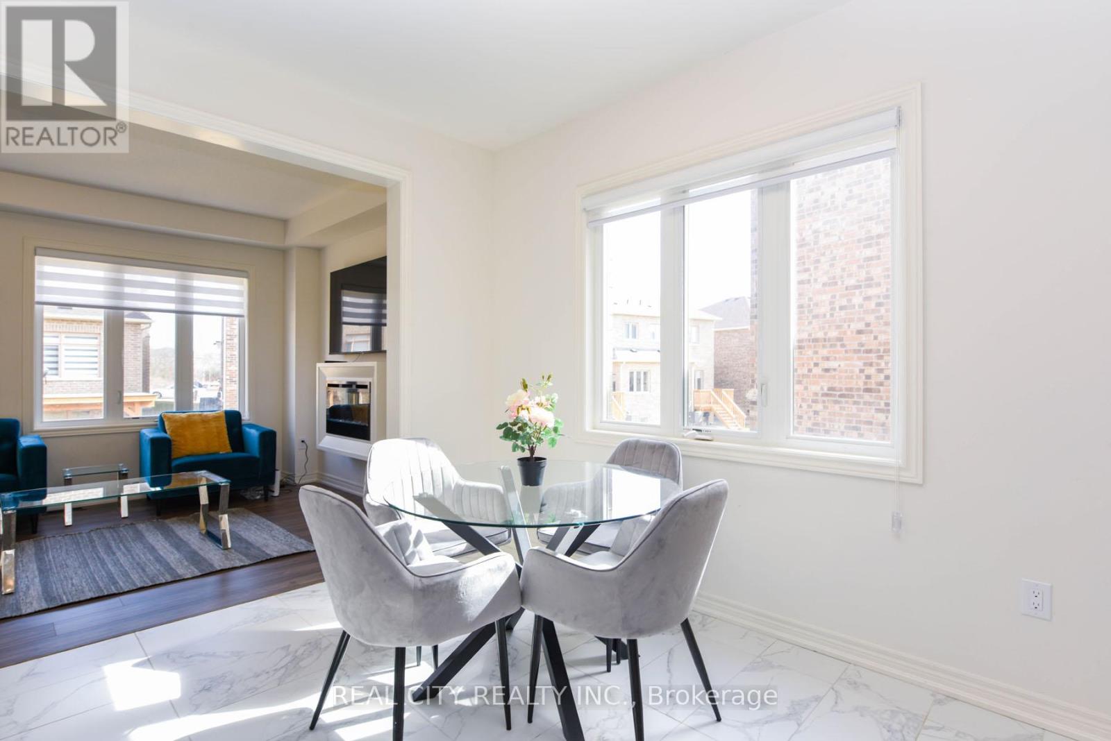 38 Silver Meadow Gardens, Hamilton, Ontario  L8B 1Z4 - Photo 12 - X12534998