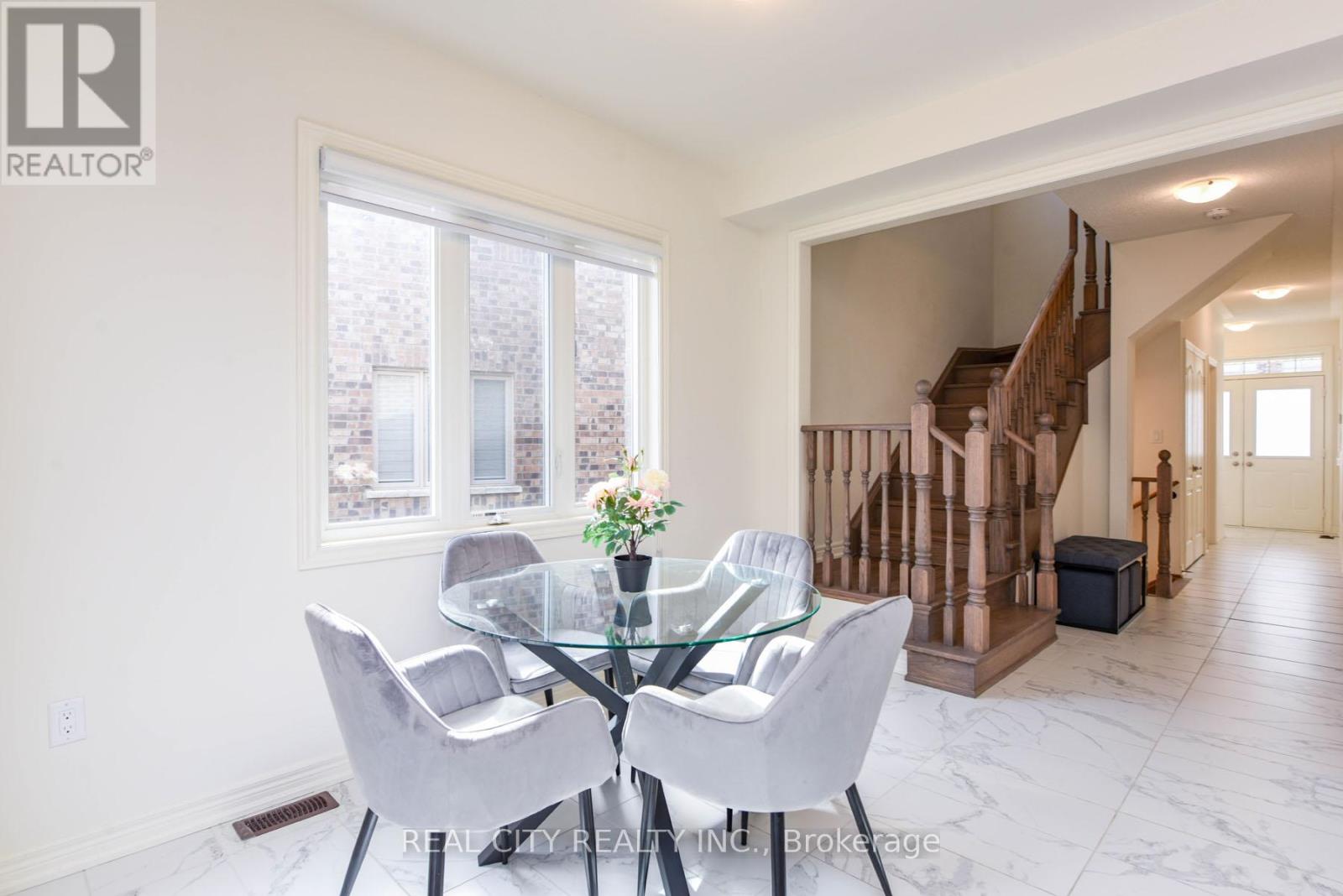 38 Silver Meadow Gardens, Hamilton, Ontario  L8B 1Z4 - Photo 13 - X12534998