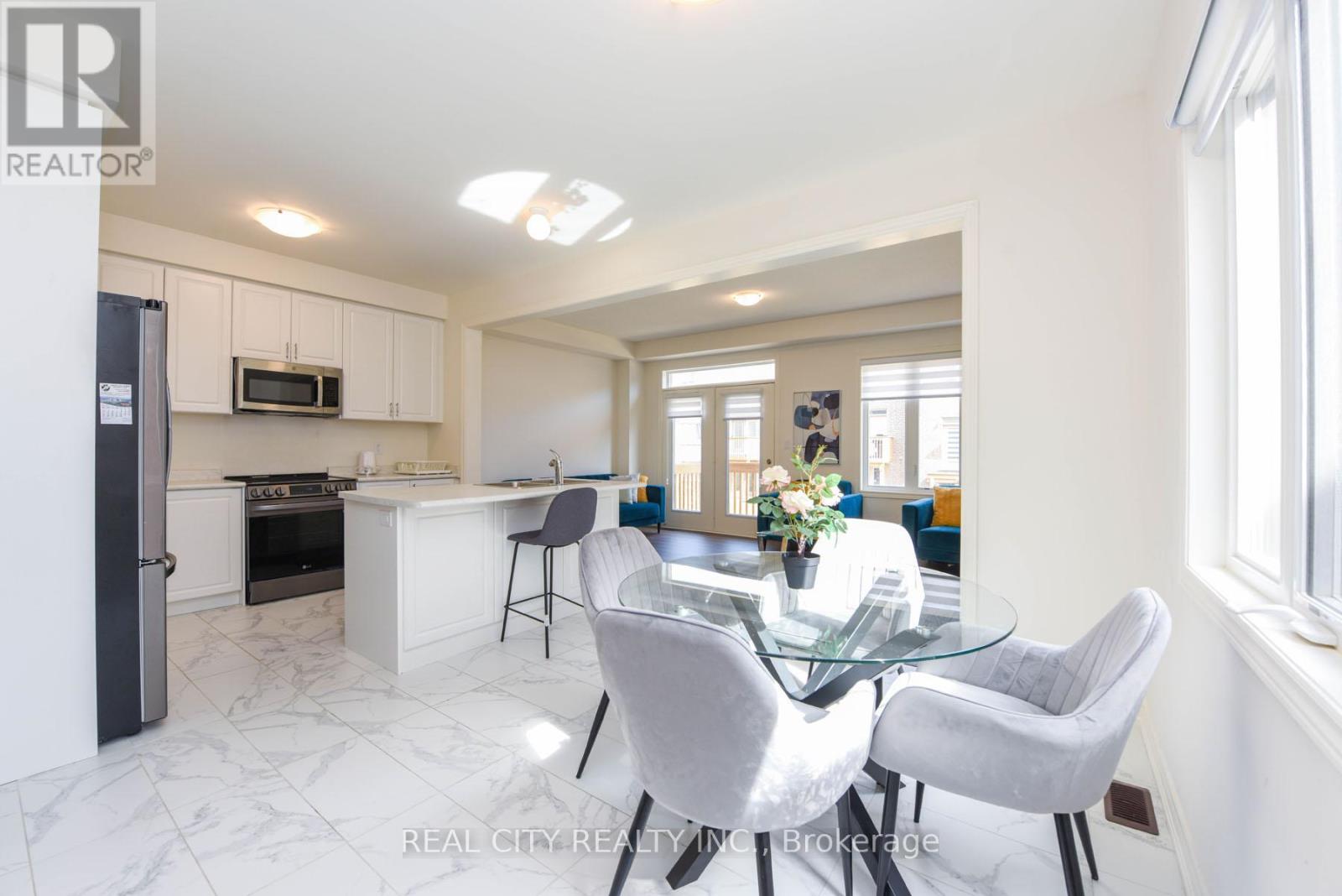 38 Silver Meadow Gardens, Hamilton, Ontario  L8B 1Z4 - Photo 22 - X12534998