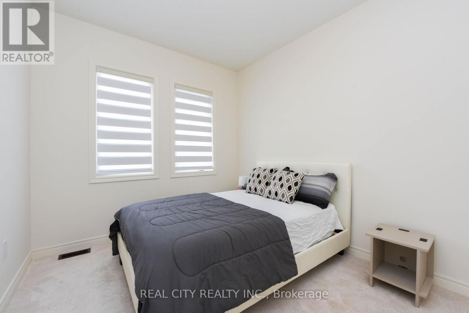 38 Silver Meadow Gardens, Hamilton, Ontario  L8B 1Z4 - Photo 23 - X12534998