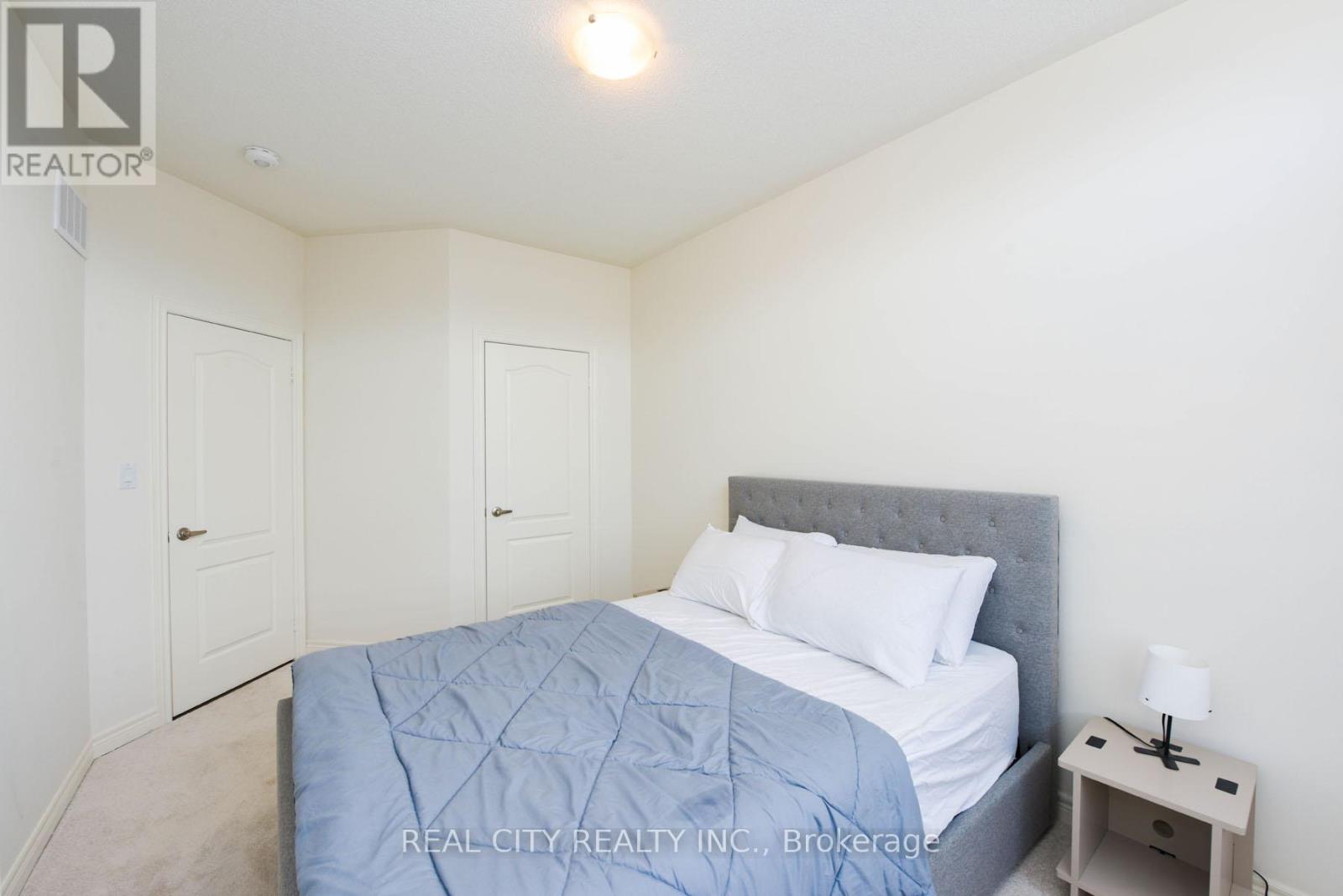 38 Silver Meadow Gardens, Hamilton, Ontario  L8B 1Z4 - Photo 26 - X12534998