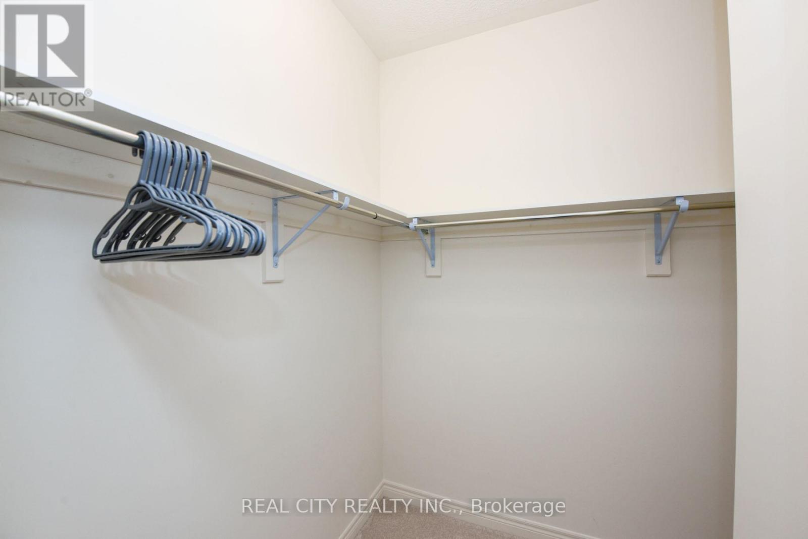 38 Silver Meadow Gardens, Hamilton, Ontario  L8B 1Z4 - Photo 36 - X12534998