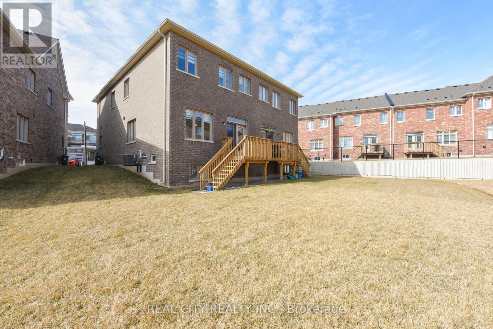 38 Silver Meadow Gardens, Hamilton, Ontario  L8B 1Z4 - Photo 39 - X12534998