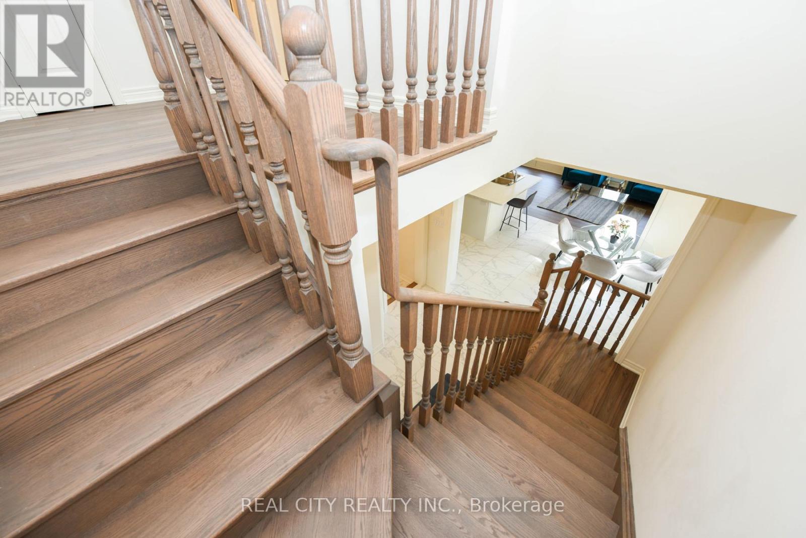 38 Silver Meadow Gardens, Hamilton, Ontario  L8B 1Z4 - Photo 8 - X12534998