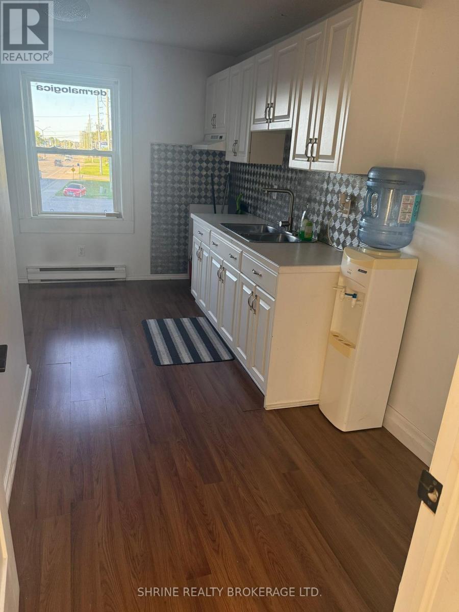 1041 Gainsborough Road, London North, Ontario N6H 5L4 - Photo 2 - X12535012