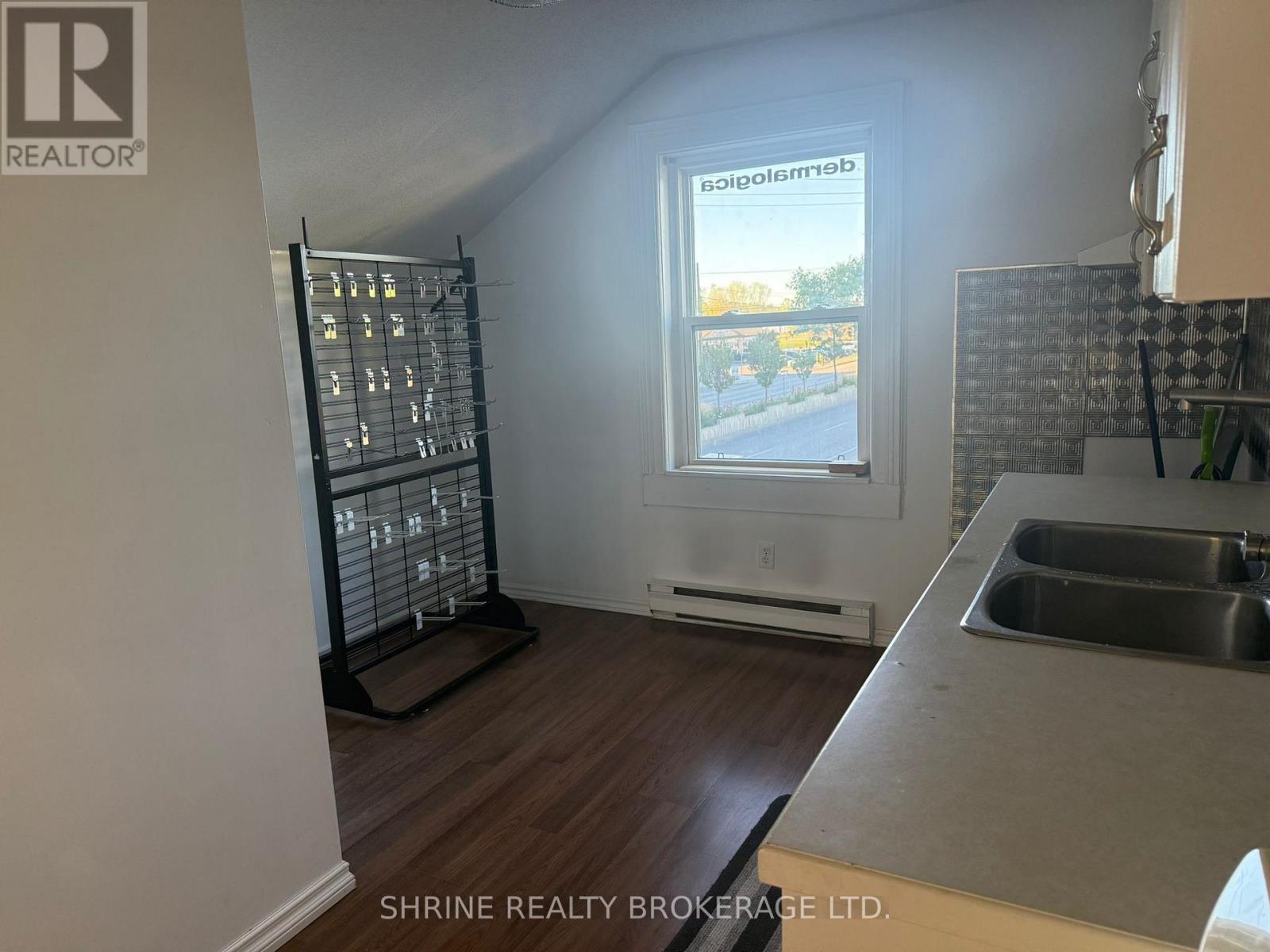 1041 Gainsborough Road, London North, Ontario N6H 5L4 - Photo 3 - X12535012