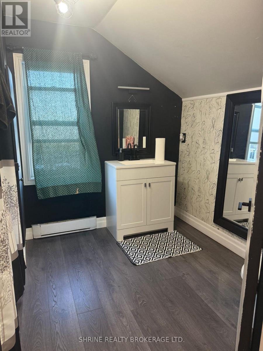 1041 Gainsborough Road, London North, Ontario N6H 5L4 - Photo 5 - X12535012