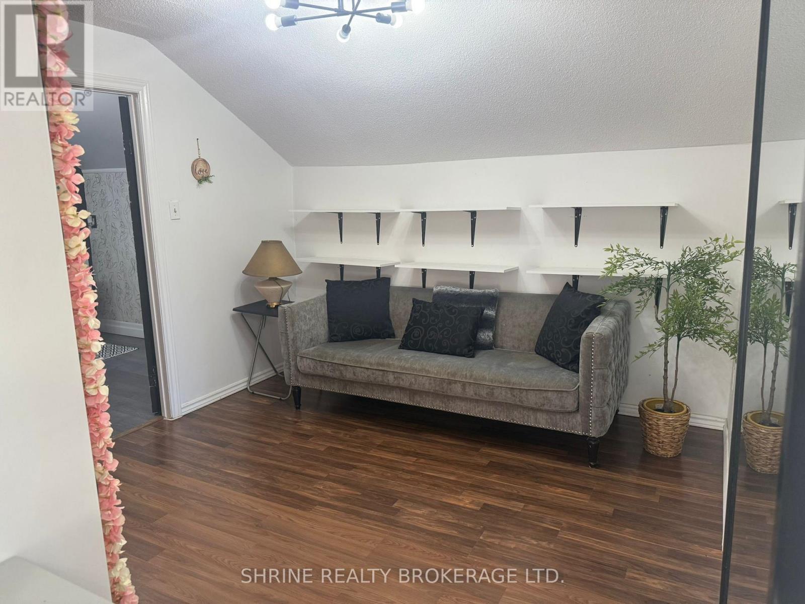 1041 Gainsborough Road, London North, Ontario N6H 5L4 - Photo 8 - X12535012