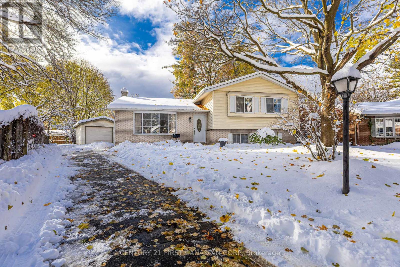 636 Glengyle Crescent, London North, Ontario  N5X 1X7 - Photo 2 - X12535056