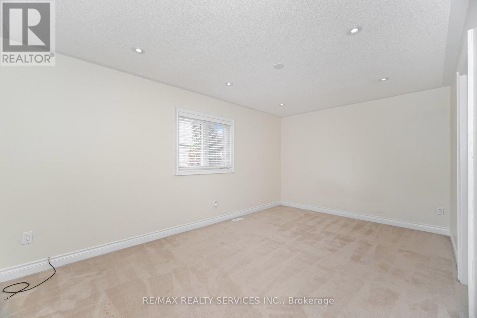 6 Beacon Hill Drive, Brampton, Ontario L6X 0V6 - Photo 34 - W12506636