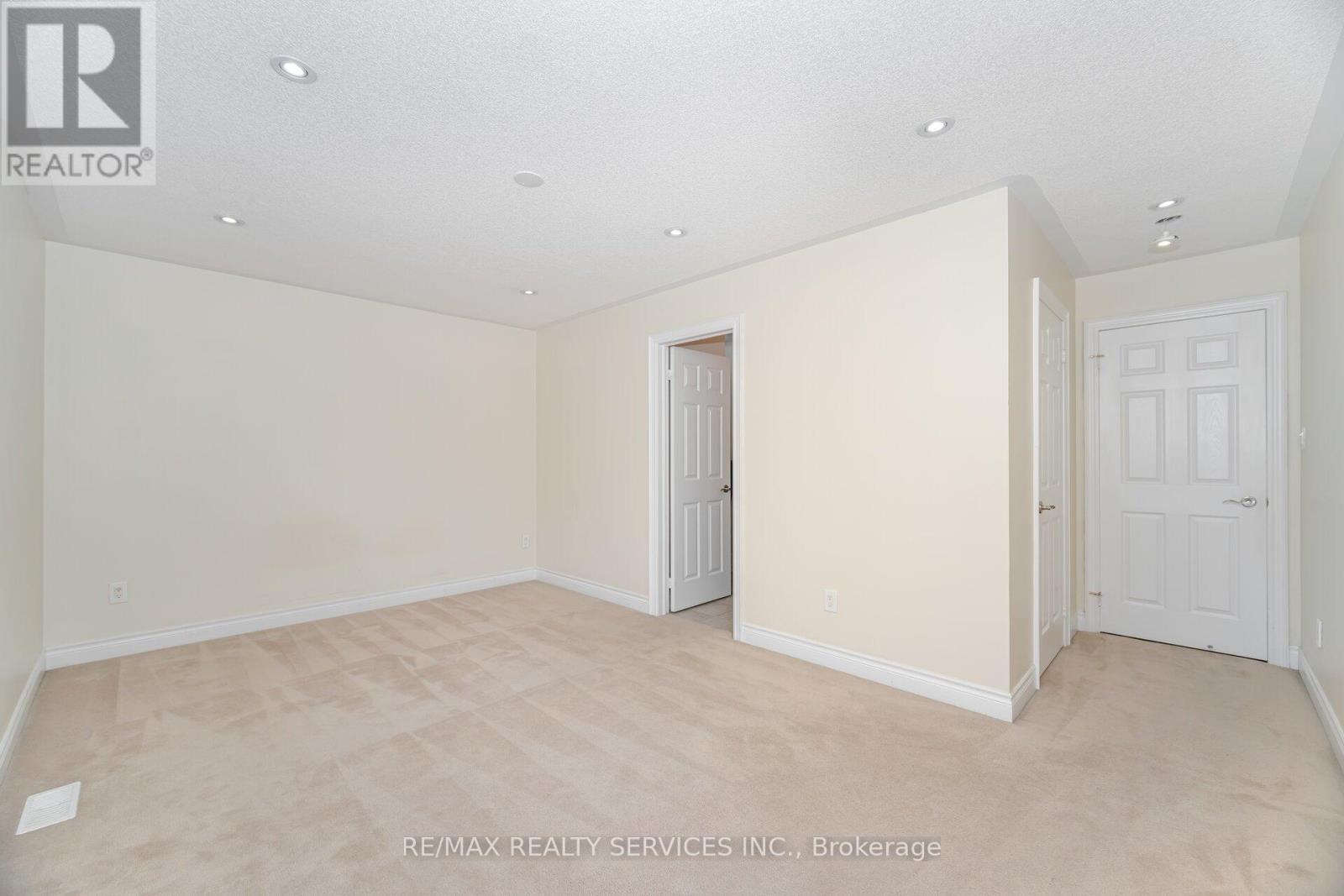 6 Beacon Hill Drive, Brampton, Ontario L6X 0V6 - Photo 35 - W12506636