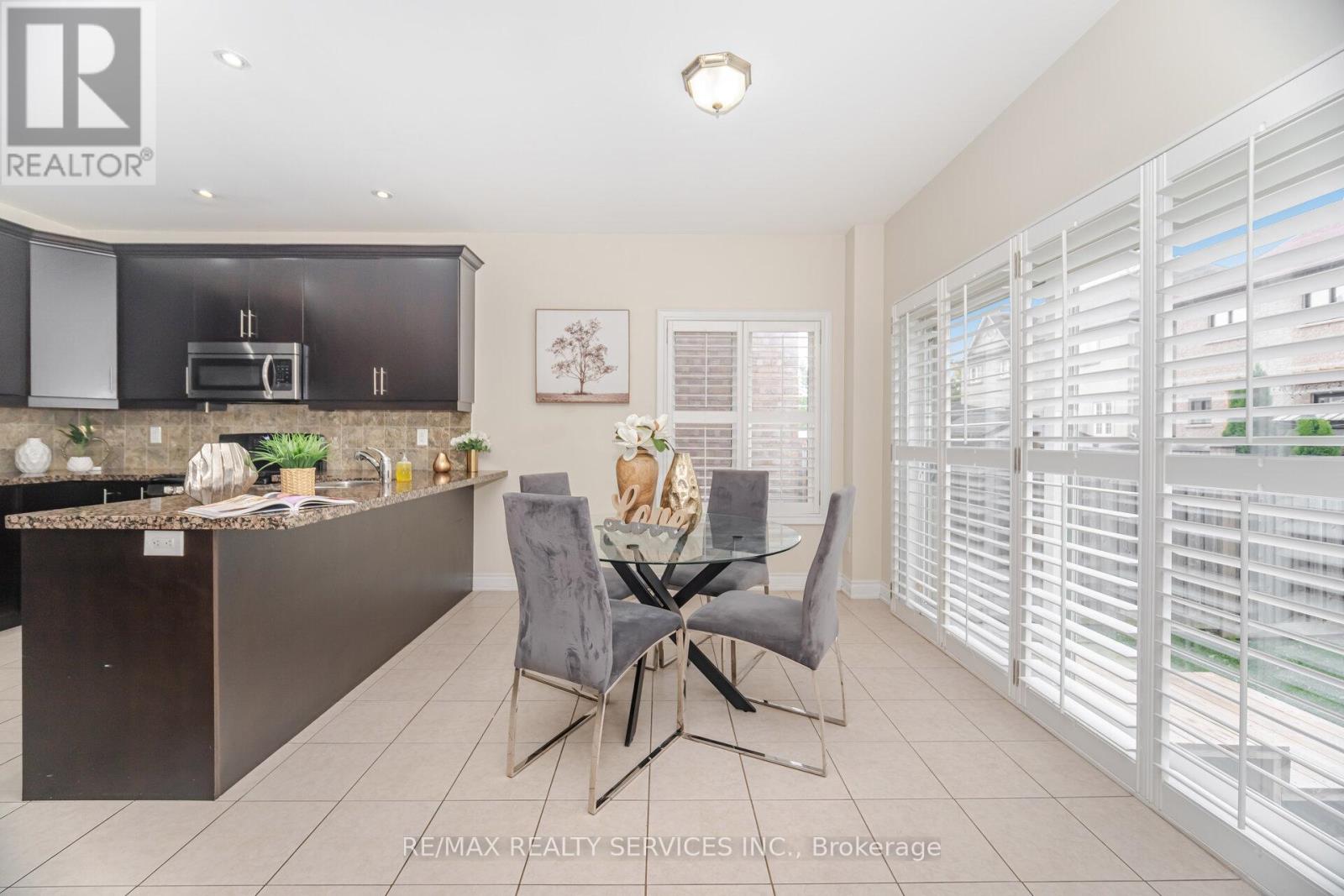 6 Beacon Hill Drive, Brampton, Ontario L6X 0V6 - Photo 15 - W12506636