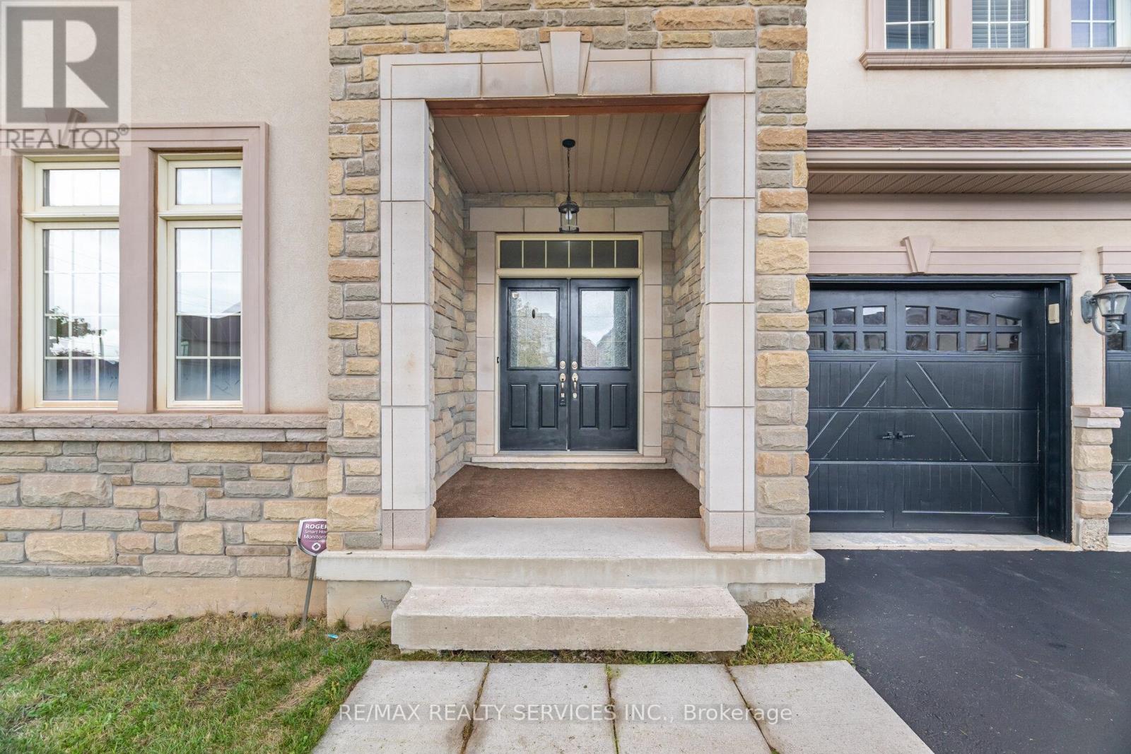 6 Beacon Hill Drive, Brampton, Ontario L6X 0V6 - Photo 3 - W12506636