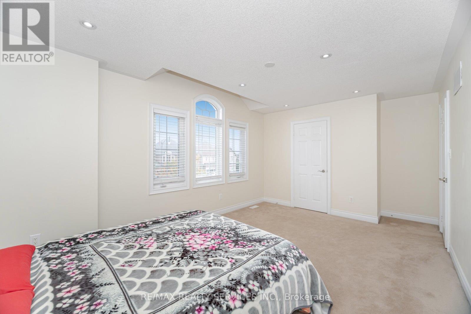 6 Beacon Hill Drive, Brampton, Ontario L6X 0V6 - Photo 43 - W12506636