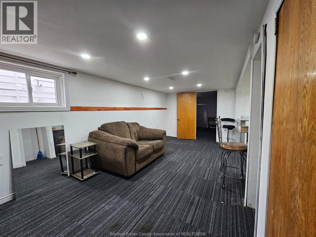 987 Mckay #lower, Windsor, Ontario  N9B 2A4 - Photo 2 - 25028540