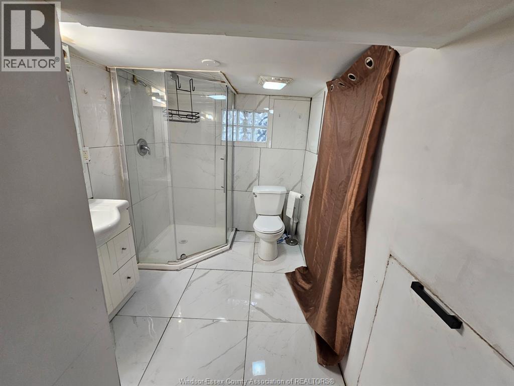 987 Mckay #lower, Windsor, Ontario  N9B 2A4 - Photo 5 - 25028540
