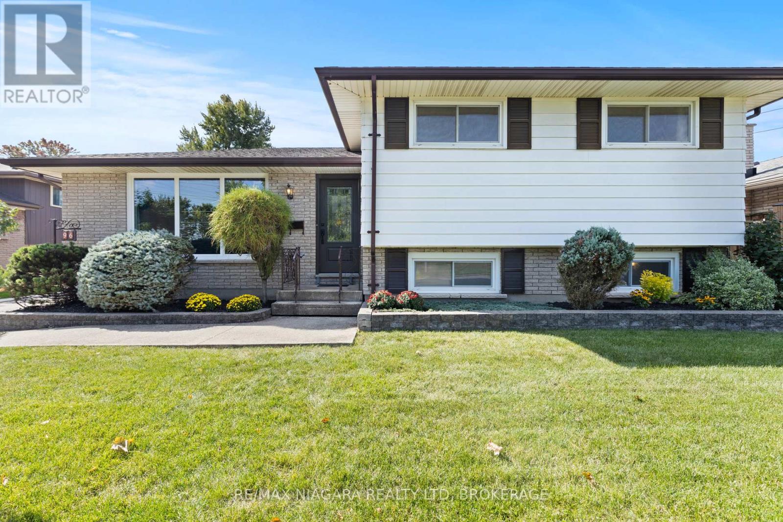 96 Watt Avenue, Welland, Ontario  L3B 1J4 - Photo 2 - X12535060