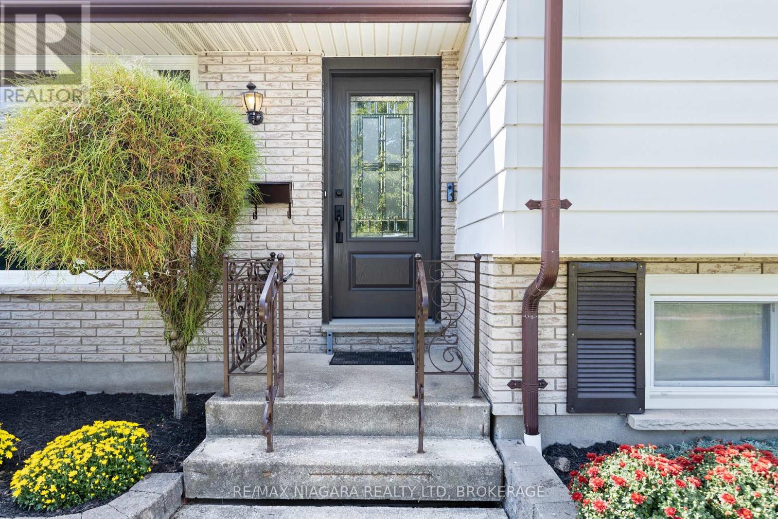 96 Watt Avenue, Welland, Ontario  L3B 1J4 - Photo 4 - X12535060