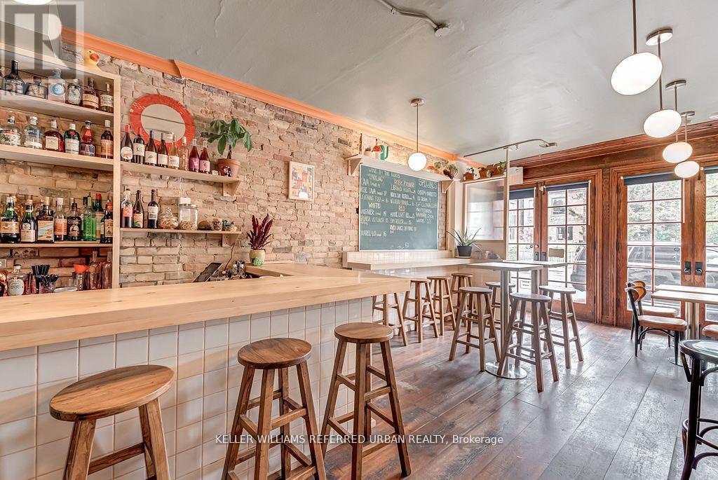 1118 QUEEN STREET E, Toronto, Ontario