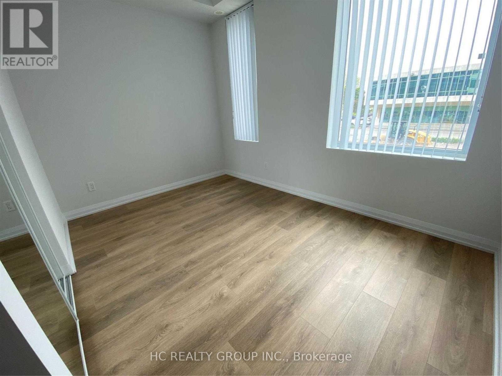 Th02 - 1010 Portage Parkway, Vaughan, Ontario  L4K 0K3 - Photo 7 - N12535038