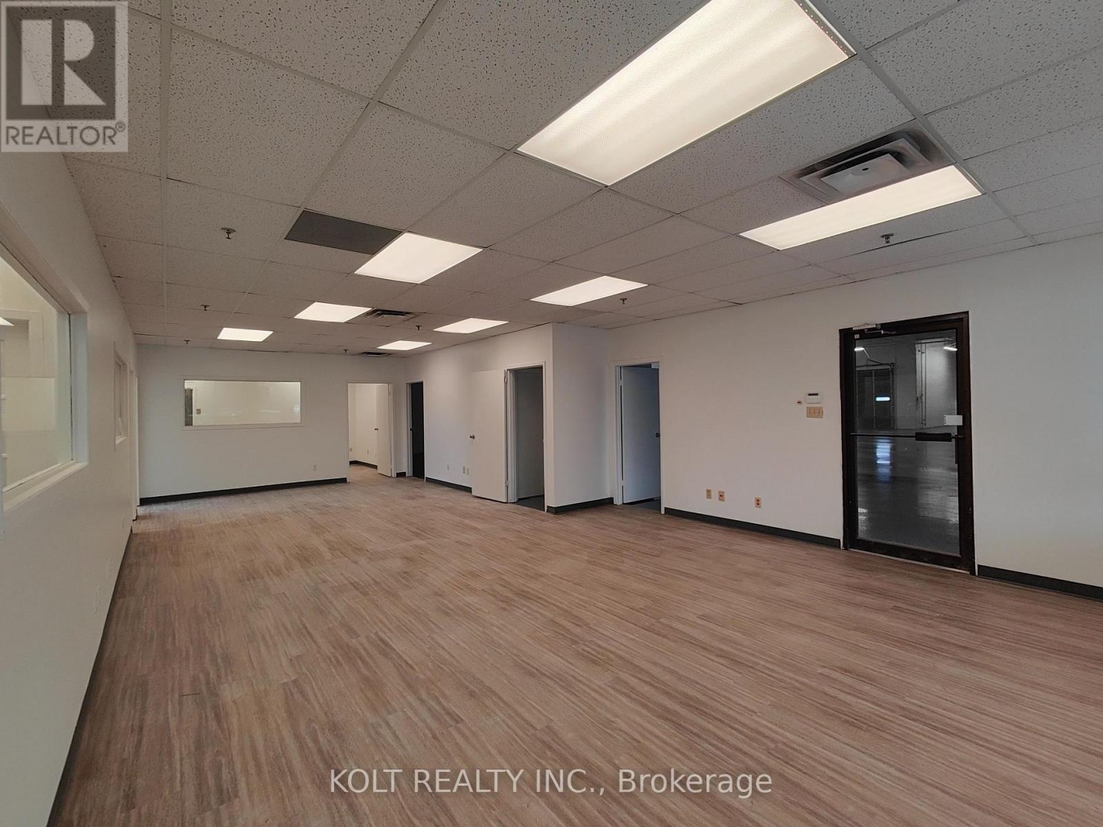 37 - 330 Esna Park Drive, Markham, Ontario  L3R 1H3 - Photo 3 - N12535058