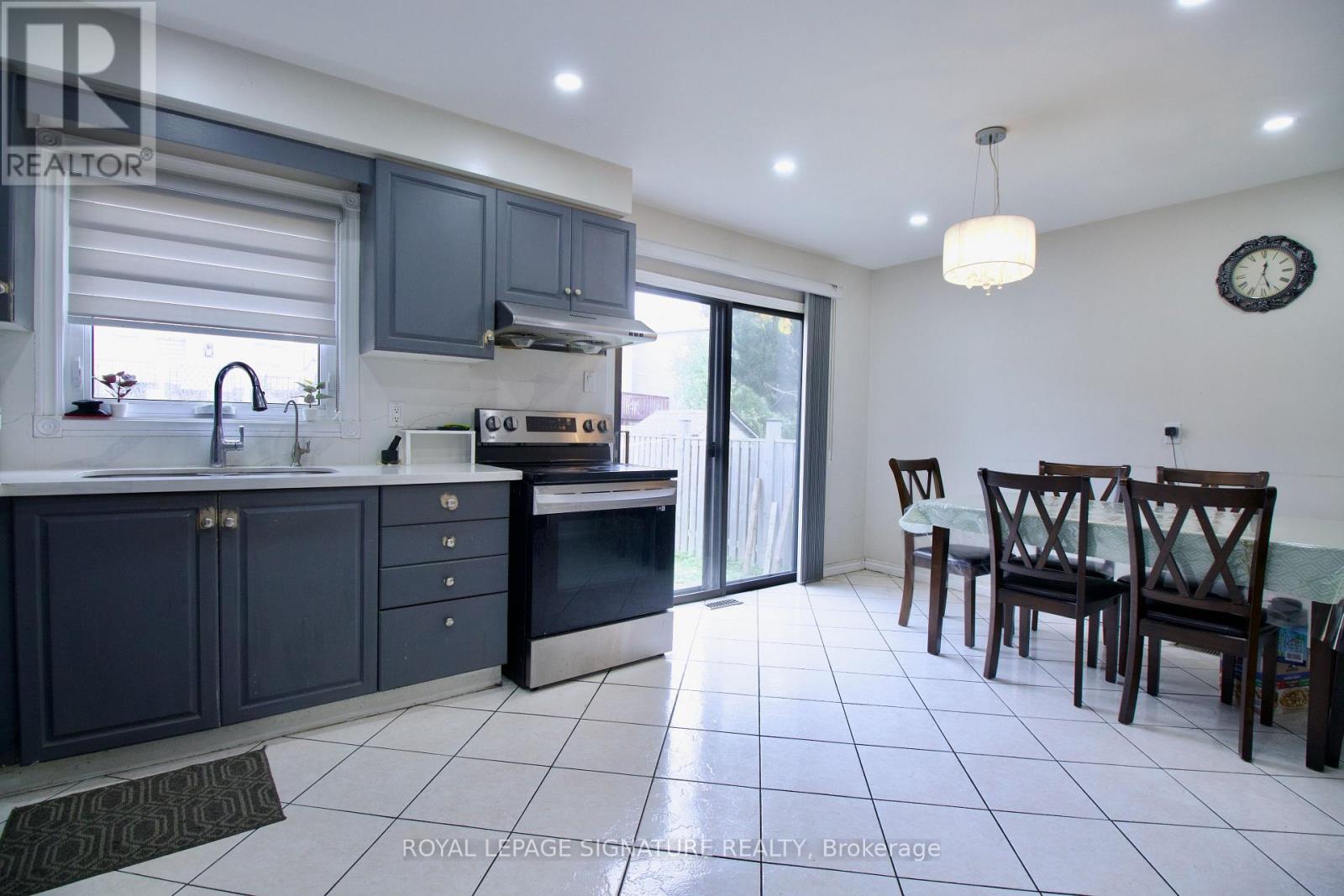 5125 Salishan Circle, Mississauga, Ontario  L5R 3E8 - Photo 19 - W12531104